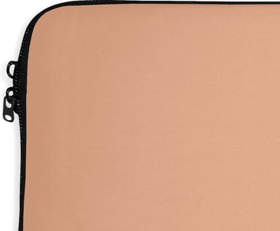 Laptophoes 14 inch - Abrikoos - Roze - Pastel - Effen - Kleur - Laptop sleeve - Binnenmaat 33x23 cm - Zwarte achterkant - Back to school spullen - Schoolspullen jongens en meisjes middelbare school - Macbook air hoes - Chromebook sleeve