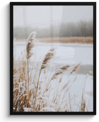 Poster in lijst - Fotolijst 50x70 cm - Posters - Riet - Meer - Winter - Natuur - Sneeuw - Beige - Posterlijst zwart - Decoratie - Wanddecoratie woonkamer - Muurdecoratie slaapkamer