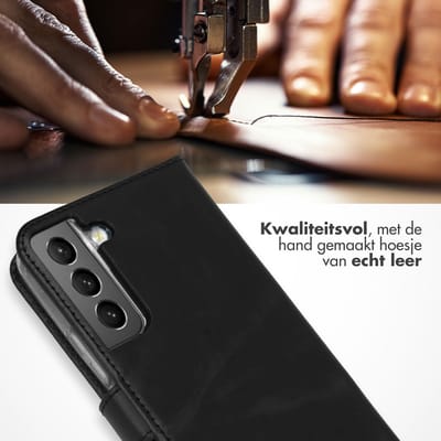 Selencia Hoesje - Geschikt voor Samsung Galaxy S22 - Echt Lederen Bookcase - Zwart