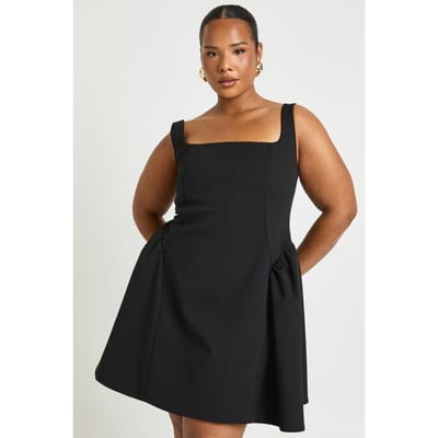 boohoo Dames Plus bandjesjurk met vierkante hals en skaterstijl | Black | Maat: 16