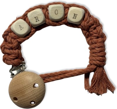 Macramé Speenkoord met Naam - Rood/Roestbruin - Katoenkoord - Prijs per Stuk - Inclusief Verzendkosten