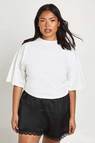 boohoo Dames Plus Satijnen Shorts Met Kanten Bies | Zwart | Maat: 48