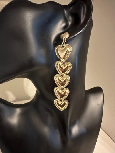 Goudkleurige titanium hartjes oorbellen | | Make up | Parfum | Moederdag | Verjaardagscadeau| Cadeautje| Valentijnsdag| Kado | sieraden | vaderdag | oorbellen | oorsieraden
