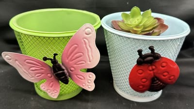 Metalen deco (tuin) bakjes "vlinder + lieveheersbeestje" - Set van 2 stuks - groen + blauw - hoogte 11 x 12 x 8 cm - Woonaccesoires - Tuinaccessoires