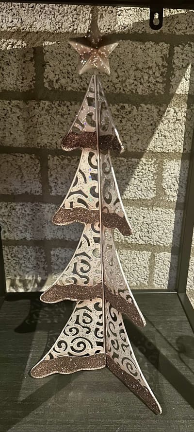 Decoratieve metalen Kerstboom met Kerst ster "Glitters" op standaard - metaal - meerkleurig - hoogte 44 x 18 x 1 cm - Kerst accessoires - Woonaccessoires
