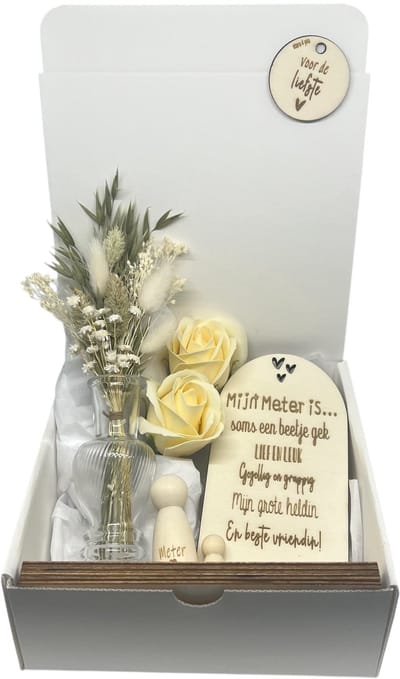 Geschenkbox liefste METER | beige | mini - vaasje | houten poppetjes | liefste meter | meter vragen | meter worden | peettante vragen | peettante worden | cadeau | geschenkdoos | giftbox