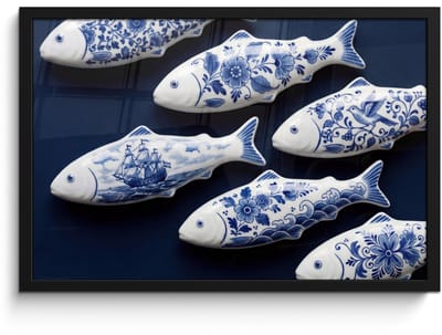 Poster in lijst - Fotolijst 60x40 cm - Posters - Vissen - Delfts - Blauw - Keramiek - Posterlijst zwart - Decoratie - Wanddecoratie woonkamer - Muurdecoratie slaapkamer