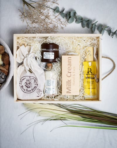RNC. - Geschenkset Vrouwen - Luxe Natuurlijke Geschenkset - Cadeaupakket - 100% Handgemaakt - Biologisch - Voor Mannen & Vrouwen - Face & Body - Hydraterend - 5 Producten + Samples!