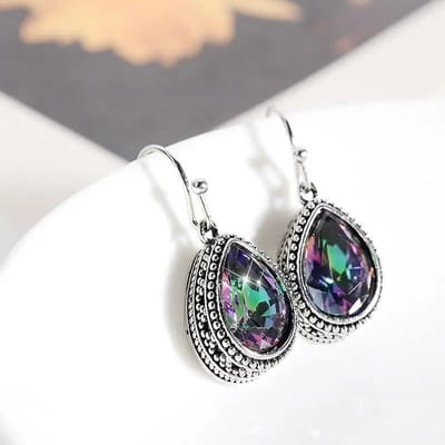 Huitan Boucles d'oreilles pendantes Goutte d'eau Zircon cubique multicolore Accessoires vintage Femme pour fête Cadeau unique Bijoux Dame élégante gray