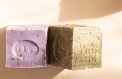 ECOCERT 2 stuks Geurende Marseillezepen LAVENDEL en MUNT - vierkanten zeep blokken -haar en huid - 2x150 gram
