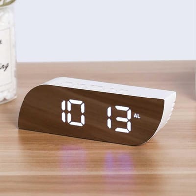 Digitale LED-wekker met instelbare helderheid en gebruiksvriendelijke bediening voor dagelijks gemak (Wit+Wit)