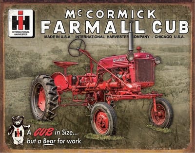 Farmall Cub. Metalen wandbord 31,5 x 40,5 cm.