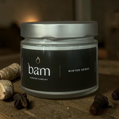 BAM Winter Herbs Geurkaars – Basic Collection Medium – 50 Branduren – 210 g – Zonnebloemwas – Vegan