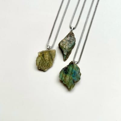 Gemstone ketting Labradoriet half gepolijst