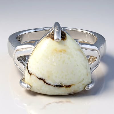 Cavill - Zilveren Ring - 925 Sterling Zilver - Magnesiet 7,3 ct Triljant Cabochon - Elegante Open Band - Uniek Braziliaans Sieraad Maat 17