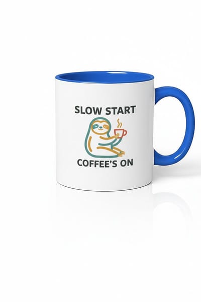 Slow Start Coffee's On" Mok met Sloth Design - Perfect voor Koffieliefhebbers