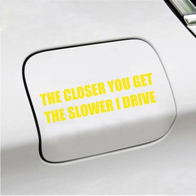 Bumpersticker - The Closer You Get The Slower I Drive - 4 X 14,8 - Geel