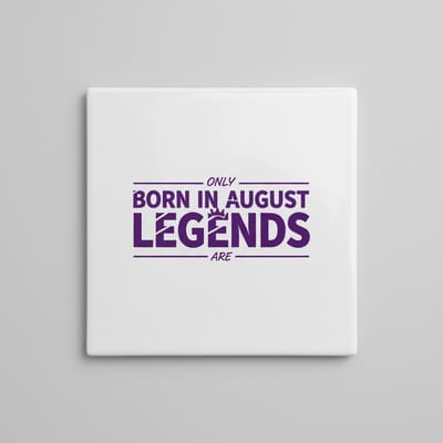 Grappige Verjaardag Tekst Keramische Wandtegel “Only Born in August Legends Are” – Uniek Cadeau Woondecoratie – 15 x 15 cm