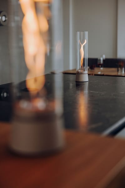 höfats SPIN air Tafelvuur 900 zand Tafelhaard voor binnen en buiten, moderne bio-ethanoltafelhaard met lange brandduur, innovatieve biobrandertechnologie, verwarmende haard met vlammenwerveling