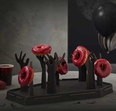Ginger Ray - Ginger Ray - Donut decoratie doodskist met handen (45 cm) - Halloween - Halloween Decoratie - Halloween Versiering