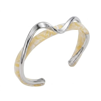 Zilverkleurige en parelmoer bangle armband voor dames – metalen armband met golvend design