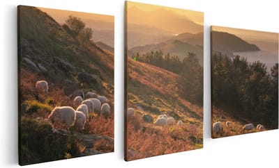 Artaza Canvas Schilderij Drieluik Schapen in de Bergen  - 120x60 - Foto Op Canvas - Canvas Print