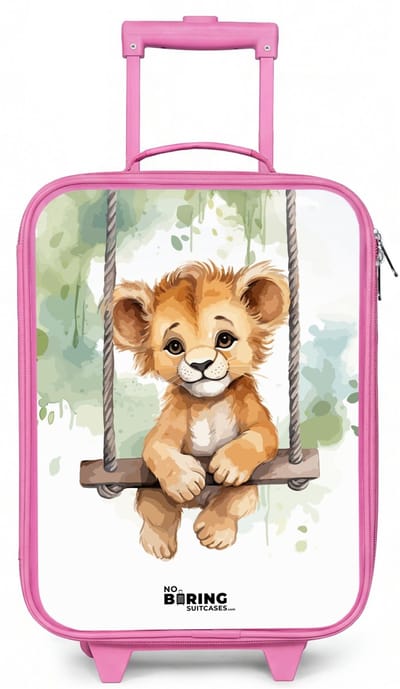 NoBoringSuitcases.com® - Kinderkoffer roze - Kindertrolley meisje - Leeuwenwelpje met schommel illustratie - Koffer kind lichtgewicht - Reiskoffer trolley voor kinderen - Koffertje met lichtgevende wieltjes - Rolkoffer