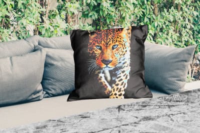 Sierkussen Buiten - Luipaard - Dieren - Portret - Wilde dieren - Zwart - 60x60 cm - Weerbestendig