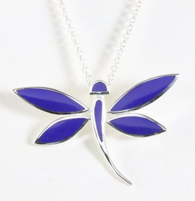 Grote zilveren libelle hanger met lapis lazuli aan ketting