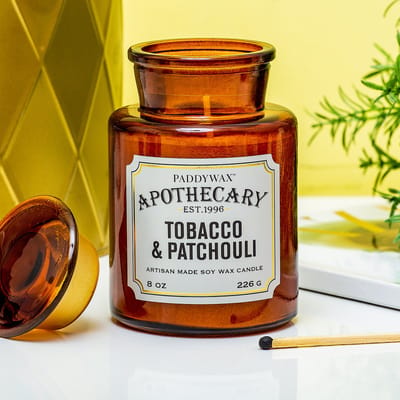 Paddywax Hardware Geurkaars – Tobacco & Patchouli – Geurkaars in Glazen Apothekerspot