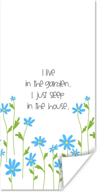 Poster Quotes - I live in the garden I just sleep in the house - Spreuken - 80x160 cm