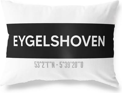Tuinkussen EYGELSHOVEN - LIMBURG met coördinaten - Buitenkussen - Bootkussen - Weerbestendig - Jouw Plaats - Studio216 - Modern - Zwart-Wit - 50x30cm