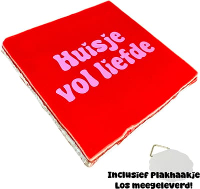 Snoes Spreuktegel – Huisje vol liefde – Rood met Roze – Inclusief Plakhaakje – Handgemaakt Spaans Keramiek 10x10 cm – Cadeau Samenwonen – Housewarming Kado – Valentijnscadeau-liefde-cadeau