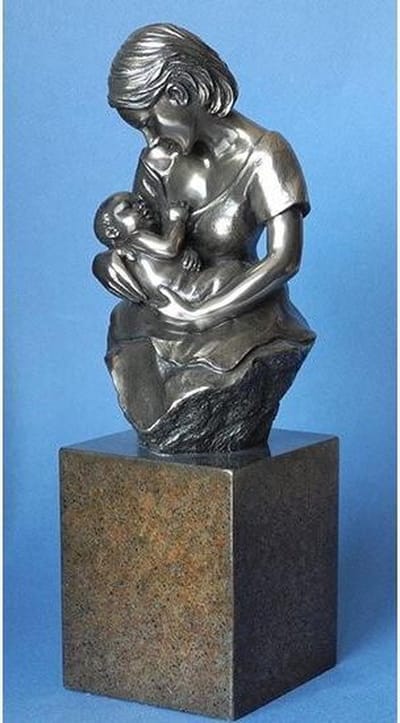 MadDeco - beeldje - vrouw - met - baby - op - sokkel