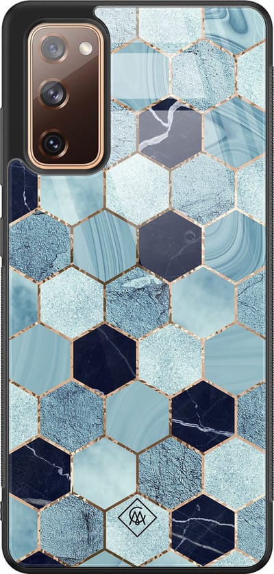 Casimoda® hoesje - Geschikt voor Samsung Galaxy S20 FE - Blue Cubes - Luxe Hard Case Zwart - Backcover telefoonhoesje - Blauw