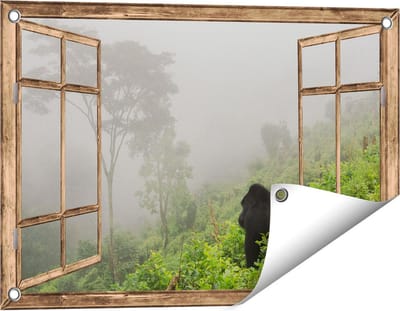 Gards Tuinposter Doorkijk Gorilla in het Woud tijdens de Mist - 60x40 cm - Tuindoek - Tuindecoratie - Wanddecoratie buiten - Tuinschilderij
