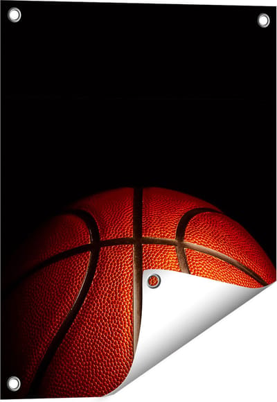 Gards Tuinposter Basketbal op een Zwarte Achtergrond - 40x50 cm - Tuindoek - Tuindecoratie - Wanddecoratie buiten - Tuinschilderij