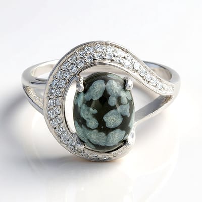 Cavill - 925 Sterling Zilver Ring met 2,97 ct Sneeuwvlok Obsidiaan en 43 Zirkonia's - Moderne Elegante Cabochon Edelsteen Sieraden