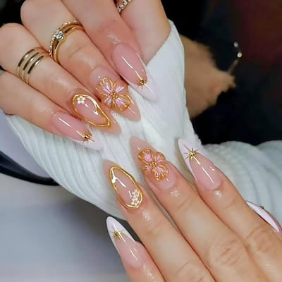 Cosensi- Kunstnagels 24 Stuks - Amandelvormige Plaknagels - Gouden Bloemen Design - Franse Tips - Eenvoudig Aan Te Brengen - Veelzijdige Set - Nepnagels