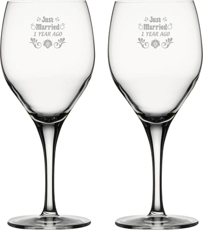 Gegraveerde set rode wijnglazen 42,5cl Just Married 1 year ago