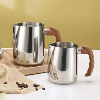 Pichet à mousse de lait 600/900 ml avec échelle précise, poignée en bois, bec verseur anti-goutte, tasse à café au lait en acier inoxydable, cafetière 600ML argenté
