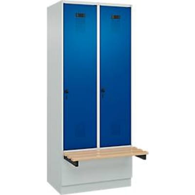 C+P Evolo Plus garderobekast, 2 vakken van elk 400 mm breed, sokkel, zwevende bank, B 800 x D 815 x H 1950 mm, draaischroef, lichtgrijs/gentiaanblauw