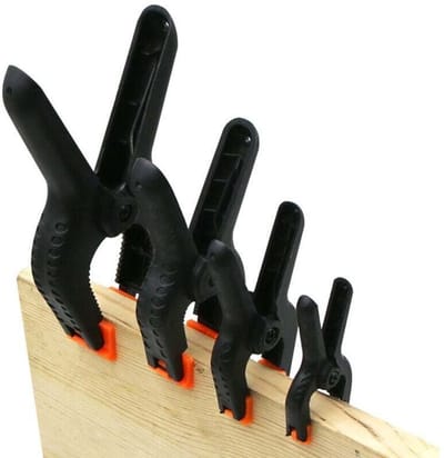 Veerklemmen, nylon klemmen van 2, 3, 4 en 6 inch, geschikt voor houtbewerking en fotostudio's.