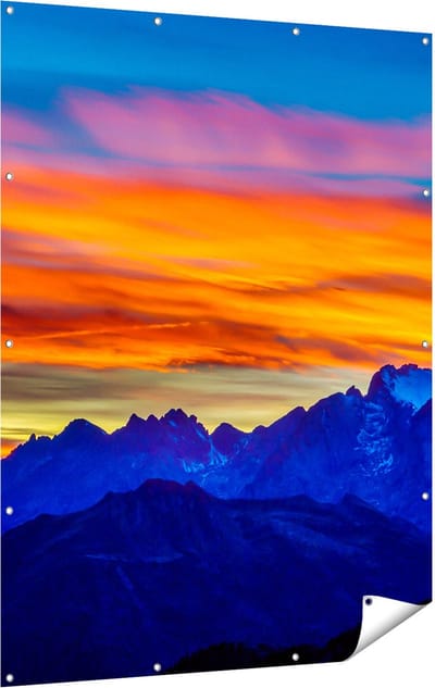 Gards Tuinposter Oranje Zonsondergang in de Bergen - 120x160 cm - Tuindoek - Tuindecoratie - Wanddecoratie buiten - Tuinschilderij
