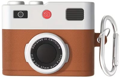 Bruin wit hoesje voor oordopjes unisex in retro camera vorm met karabijnhaak geschikt voor AirPods Pro 2 met leerlook structuur en reliëf details
