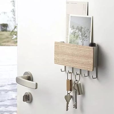Multifunctionele houten sleutelhouder voor aan de muur met 5 sleutelhaakjes en een oorbelhouder, geschikt voor thuis, woonkamer, slaapkamer en badkamer (houtkleur).