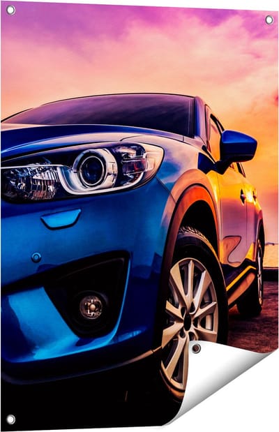 Gards Tuinposter Blauwe Sportwagen Auto bij Zonsondergang - 60x80 cm - Tuindoek - Tuindecoratie - Wanddecoratie buiten - Tuinschilderij