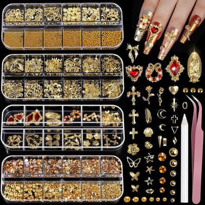 4 Dozen Hoogwaardige Goudkleurige Nagelcharms & Strass Set | Nagelparels 3D Kruis Hart Strasssteentjes | Inclusief Nagelkunst Gereedschap | Luxe Glanzende Nageldecoraties | Voor Professioneel DIY Acrylnagels Natuurlijke Nagels| Cyslmuk®