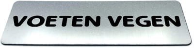 Deurbordje RVS-Look met tekst voeten vegen - Ronde letter - Formaat 150 mm x 50 mm x 1,6 mm - Zelfklevend | Geborstelde RVS-look toplaag | Gratis Verzending | Decoporta
