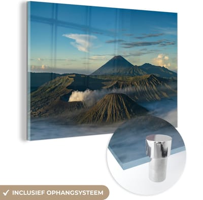 ® Glasschilderij 180x120 cm - Schilderij acrylglas - Het Nationaal park Bromo Tengger Semeru onder een prachtige blauwe lucht - Foto op glas - Muurdecoratie woonkamer - Wanddecoratie slaapkamer - Schilderijen